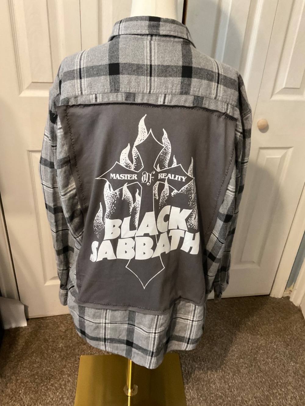 Black Sabbath Upcycled Back Graphic T-Shirt on Men's XL